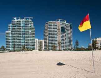 Lainnya 2 Reflections Coolangatta Beach