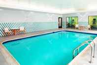 Kolam Renang Holiday Inn Cheshire Southington