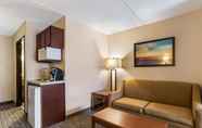 Ruang untuk Umum 3 Comfort Inn Findley Lake I-86 Exit 4