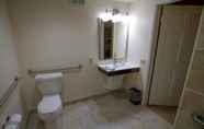 Toilet Kamar 6 Best Western Plus Plattsburgh