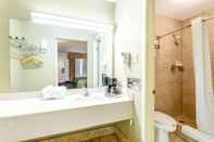 In-room Bathroom Rodeway Inn and Suites (ex Americas Best Value Inn and Suites Las Cruces I-10 Exit 140)