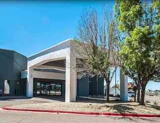 Exterior 2 Pan American Inn and Suites Albuquerque (ex Quality Inn and Suites Albuquerque PanAmerican Fwy)