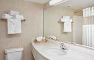 Phòng tắm bên trong 5 Madison Plaza Hotel (Ex Howard Johnson Hotel By Wyndham)