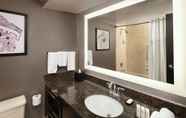 In-room Bathroom 3 Embassy Suites By Hilton Crystal City National Airport