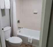 ห้องน้ำภายในห้อง 2 Quality Inn & Suites St Augustine Beach Area