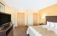 Bedroom 5 Days Inn by Wyndham Colchester Burlington