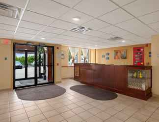 Lobi 2 Days Inn by Wyndham Colchester Burlington