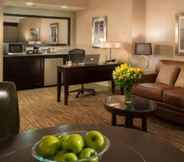 Common Space 5 DoubleTree Suites by Hilton Columbus Downtown