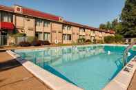 Swimming Pool Baymont by Wyndham Marietta (ex Best Western Plus Marietta Hotel)