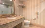 Toilet Kamar 2 Founders Inn and Spa