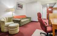 Ruang untuk Umum 2 Rodeway Inn & Suites New Paltz - Hudson Valley