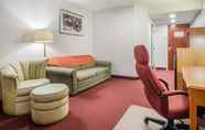 Common Space 2 Rodeway Inn & Suites New Paltz - Hudson Valley