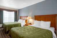 Bedroom Quality Inn and Suites Huntington Beach (ex. Howard Johnson Express Inn Huntington Beach)