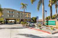 Exterior Quality Inn and Suites Huntington Beach (ex. Howard Johnson Express Inn Huntington Beach)