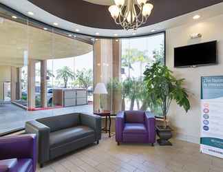 Lobby 2 Quality Inn and Suites Huntington Beach (ex. Howard Johnson Express Inn Huntington Beach)