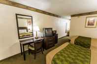 Bedroom Econo Lodge Jacksonville FL