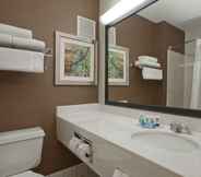 In-room Bathroom 3 SureStay Plus Hotel by Best Western Minot