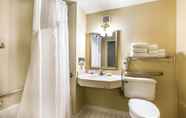 Toilet Kamar 2 Clarion Inn Frederick Event Center