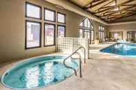 Kolam Renang Quality Inn West Plains MO