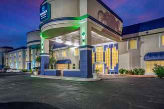 Exterior 4 Clarion Inn and Suites Central Clearwater Beach FL