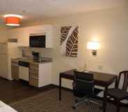 Kamar Tidur 2 MainStay Suites Omaha Old Mill (ex Hawthorn Suites by Wyndham Omaha Old Mill)