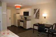 Bedroom MainStay Suites Omaha Old Mill (ex Hawthorn Suites by Wyndham Omaha Old Mill)