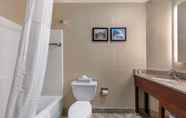 Toilet Kamar 5 Comfort Inn Hotel