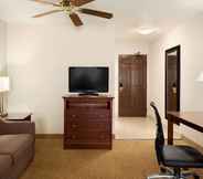 Common Space 7 Country Inn & Suites By Radisson Grand Rapids Airport Mi