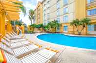 Swimming Pool La Quinta Inn and Suites Lakeland West