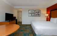 Bedroom 5 La Quinta Inn and Suites Lakeland West