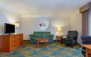 Lobby 3 La Quinta Inn and Suites Lakeland West
