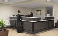 Lobi 7 Candlewood Suites Alexandria West (ex Bragg Towers Extended Stay Hotel)