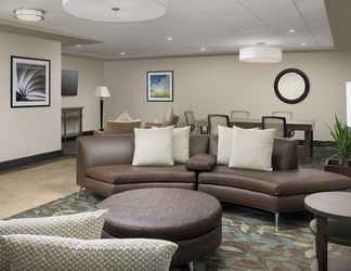 Lobi 2 Candlewood Suites Alexandria West (ex Bragg Towers Extended Stay Hotel)