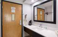 Toilet Kamar 5 Quality Inn and Suites Chattanooga