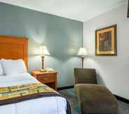 Phòng ngủ 6 Quality Inn and Suites Chattanooga
