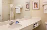 In-room Bathroom 2 Best Western Independence Kansas City