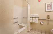 Toilet Kamar 6 Best Western Independence Kansas City