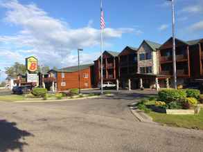 Exterior 4 Super 8 by Wyndham Bridgeview of Mackinaw City