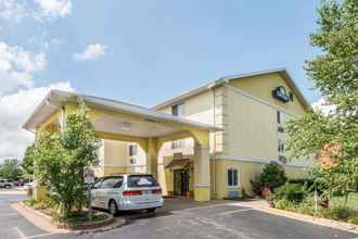 Exterior 4 Days Inn by Wyndham Kansas City International Airport