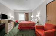 ห้องนอน 4 Days Inn by Wyndham Kansas City International Airport