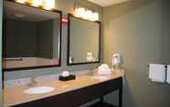 ห้องน้ำภายในห้อง 6 Sleep Inn & Suites Queensbury - Lake George