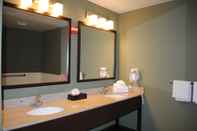 In-room Bathroom Sleep Inn & Suites Queensbury - Lake George