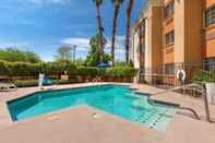 Swimming Pool Comfort Inn and Suites North Glendale and Peoria