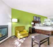 Phòng ngủ 3 Sleep Inn & Suites near Sports World Blvd