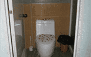 Toilet Kamar 4 Moonlight Resort