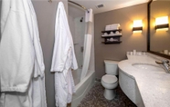 In-room Bathroom 7 The State House Inn An Ascend Hotel Collection Member