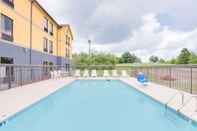 Swimming Pool Super 8 by Wyndham Crossville TN