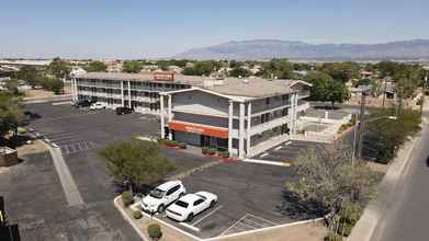 Bangunan 4 Extend a Suites Albuquerque West (ex Rodeway Inn Albuquerque)