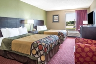 Bedroom Super 8 by Wyndham Troy IL/St. Louis Area