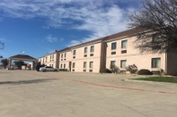 Exterior Days Inn Fort Worth Stockyards